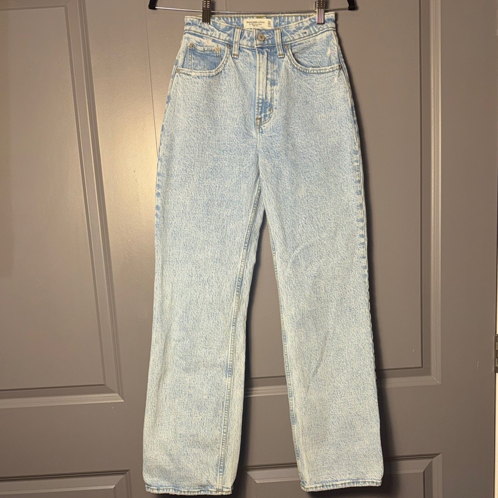 Abercrombie & Fitch Curve Love High Rise 90s Relaxed Jean - Picture 3 of 9